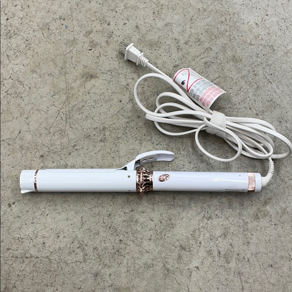 Brand new, T3 Micro 73560 1.25" curling iron